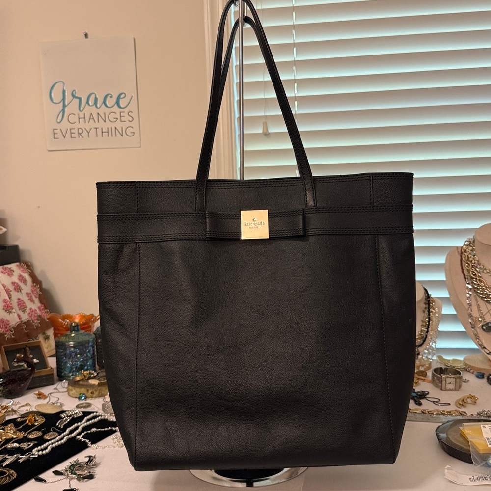 Kate Spade leather Lrg oversize tote ie primrose hill Guc 14" h x 12" x 4" w8.5"
